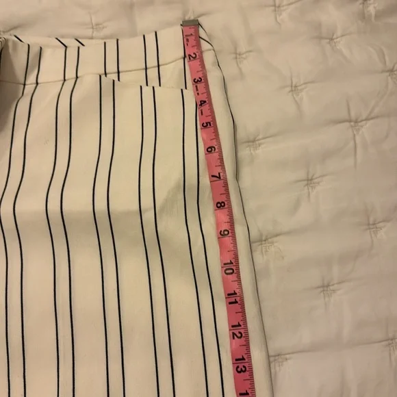 White House Black Market shorts, sz 12.  Cream and Black - Picture 7 of 8